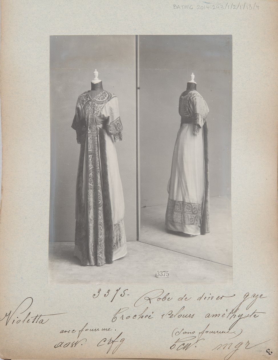 Albumseite: House of Worth, Abendkleid von Photographer French
