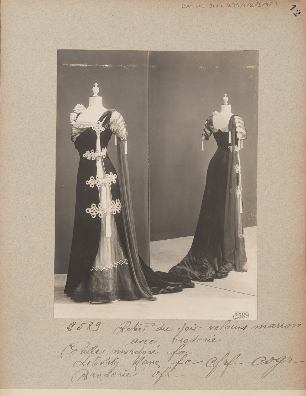 Albumseite: House of Worth, Abendkleid von Photographer French