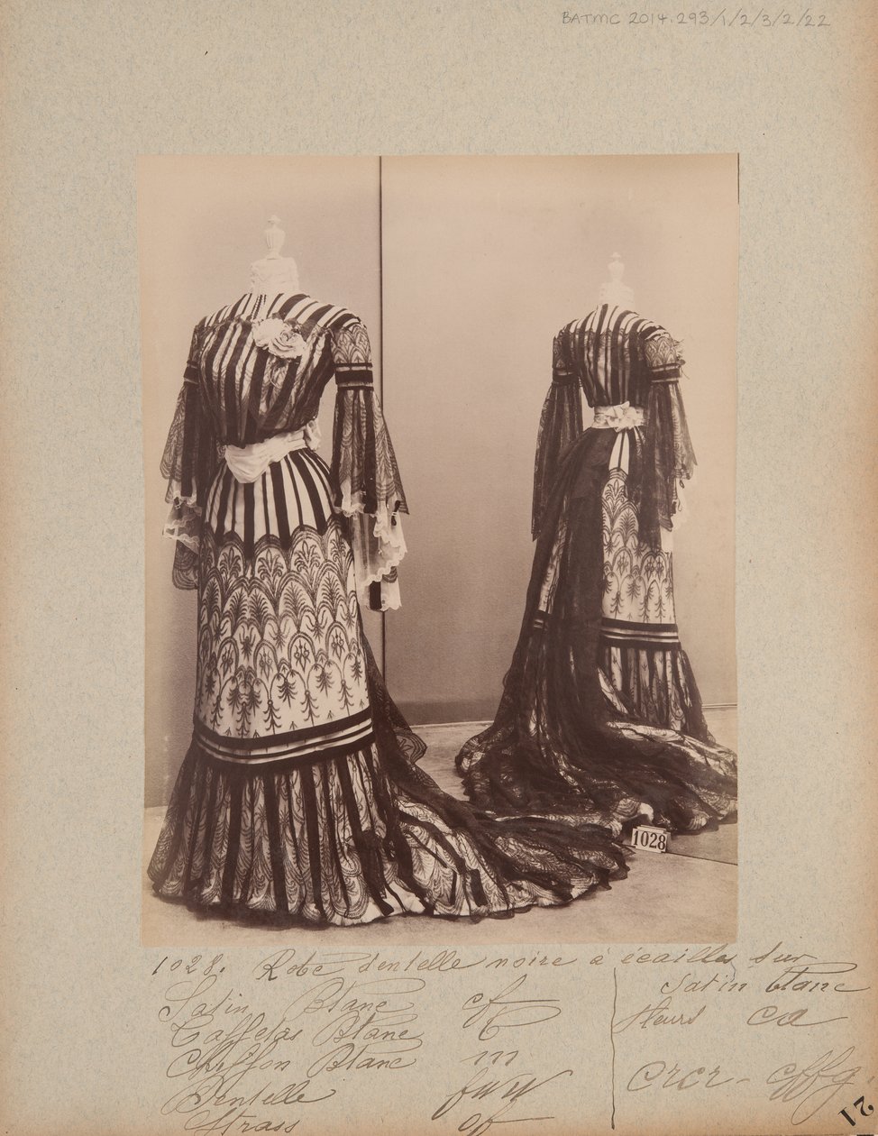 Albumseite: House of Worth, Abendkleid von Photographer French