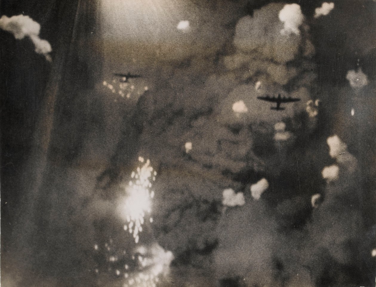Fotografie aufgenommen, als die Royal Air Force Lancasters Dresden angriff von Photographer German