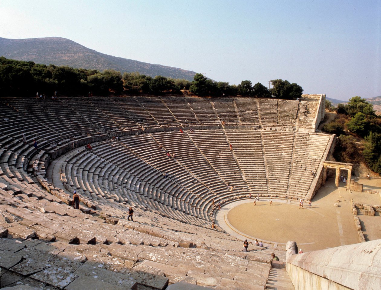 Ansicht des Theaters von Epidaurus, realisiert von dem Architekten Polyklet dem Jüngeren in Griechenland von Polycletus (active c.450 c.415 BCE)