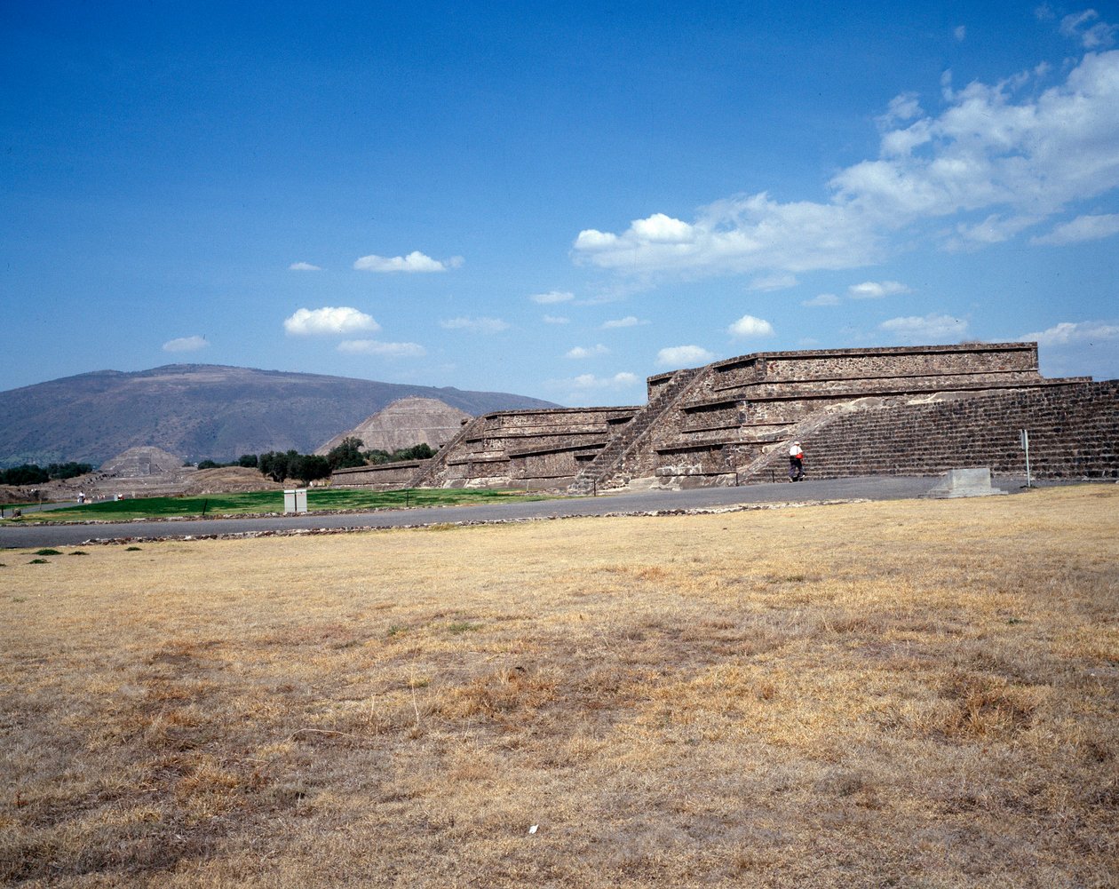 Präkolumbianische Zivilisation: Blick auf die Stätte von Teotihuacan (300 v. Chr. - 600 n. Chr.): der Tempel (oder die Pyramide) der Sonne. Mexiko von Pre Columbian Pre Columbian