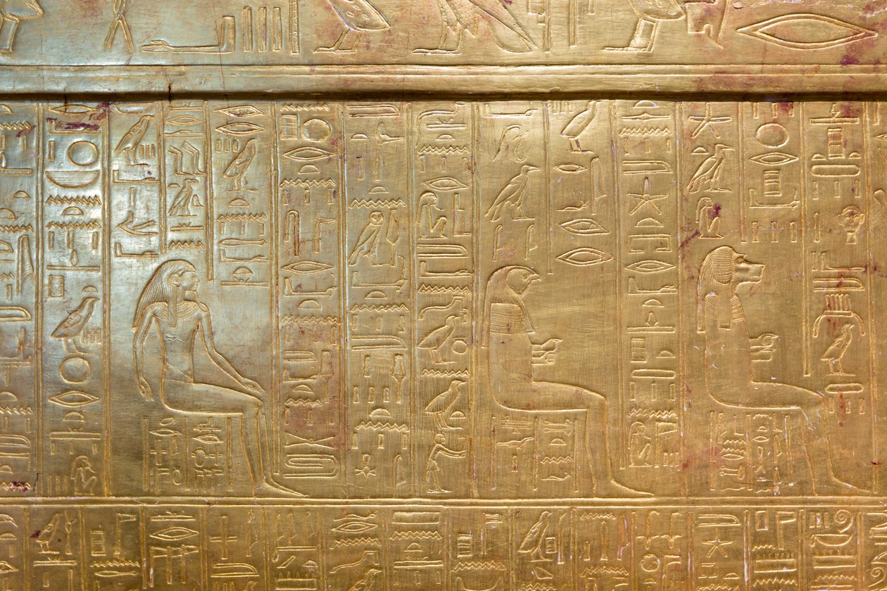 Das äußere goldene Heiligtum der Grabkammer von Tutanchamun, Ägyptisches Museum, Kairo, Ägypten von Prehistoric Prehistoric
