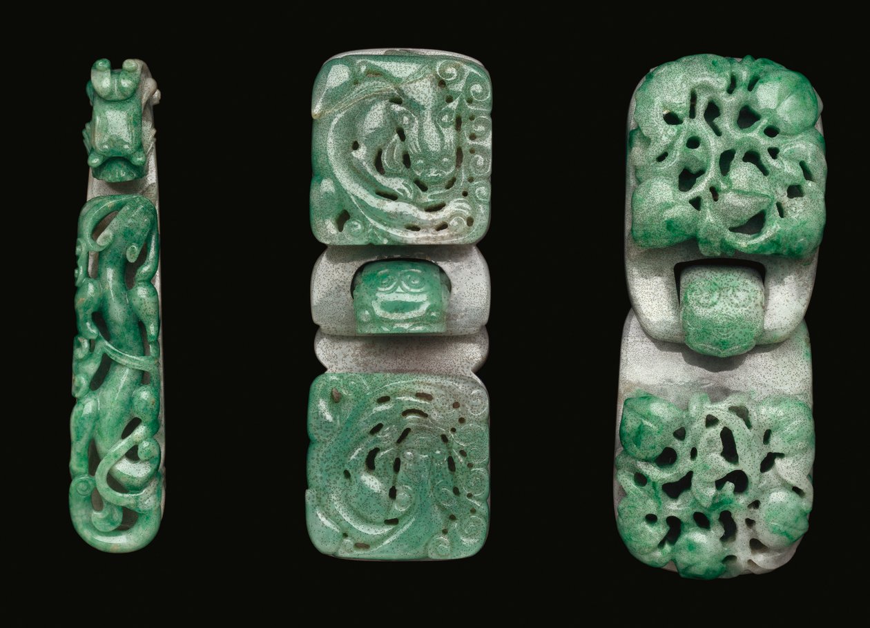 Eine Gruppe von Jadeit-Gürtelhaken und -schnallen von Qing Dynasty Chinese School