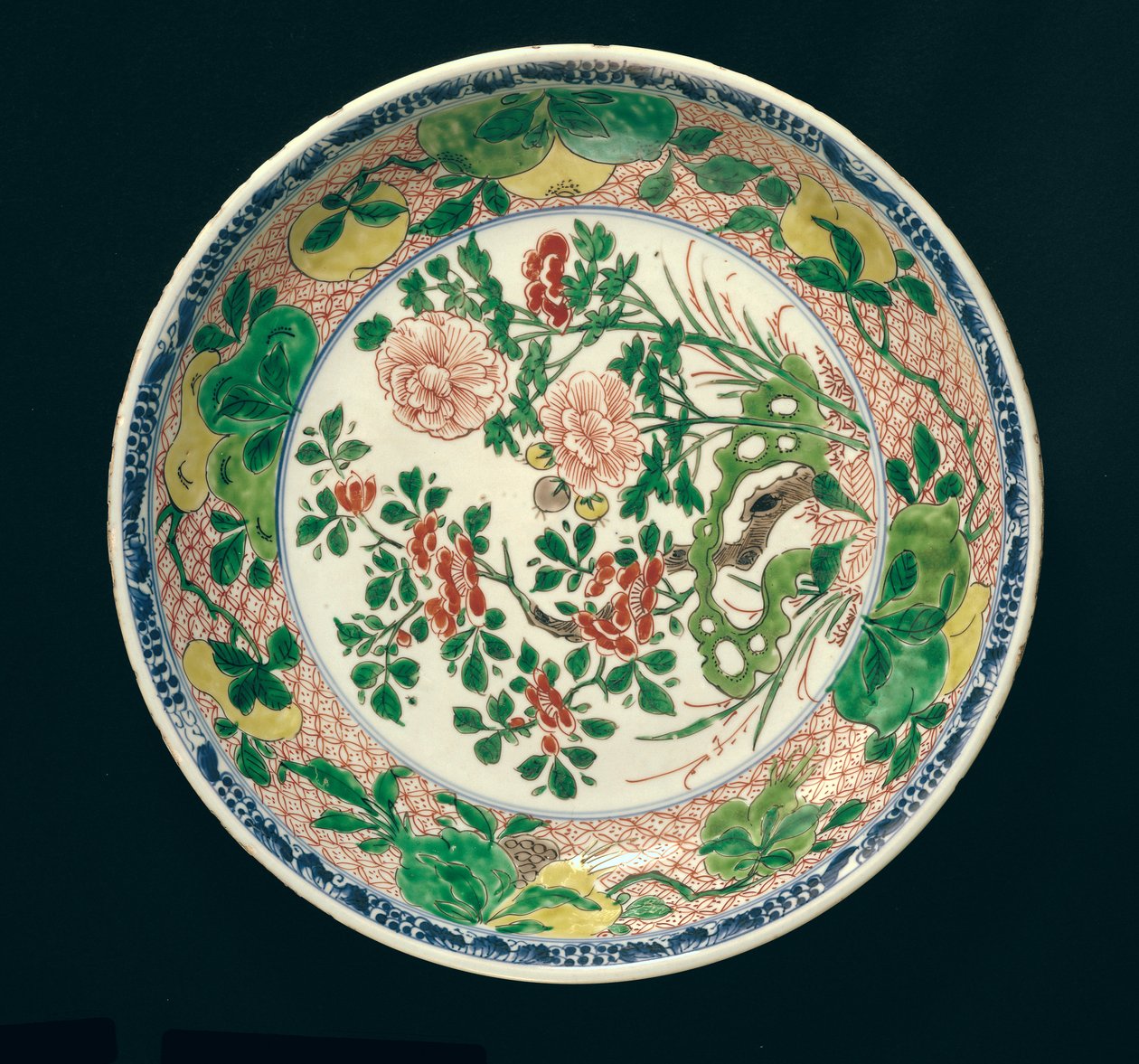 Schale mit Famille-verte-Dekoration, Kangxi-Periode, 1662-1722 von Qing Dynasty Chinese School