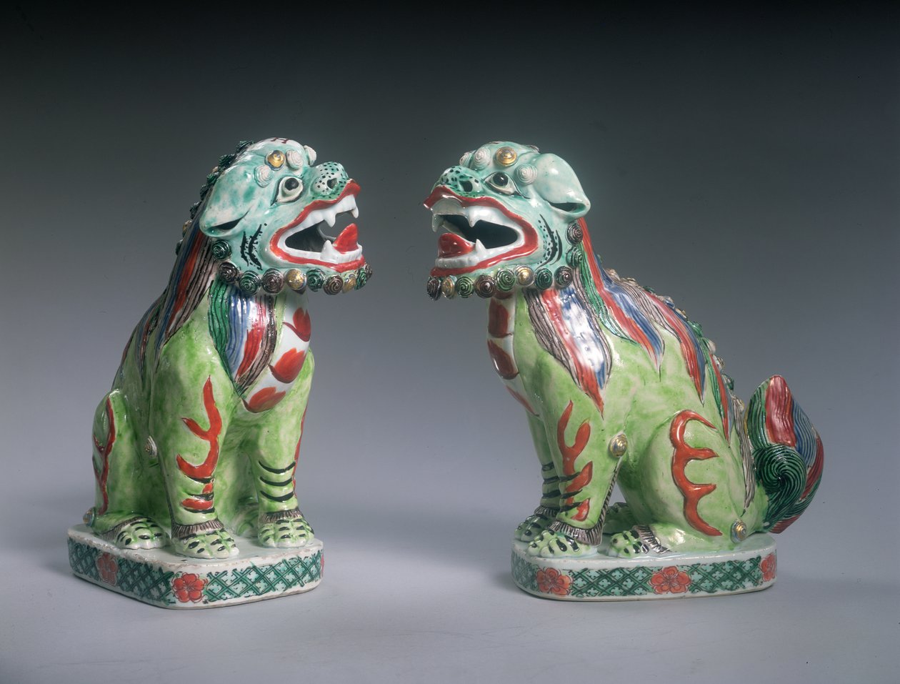 Paar Famille Verte Löwen, Kangxi-Periode (1662-1722) von Qing Dynasty Chinese School