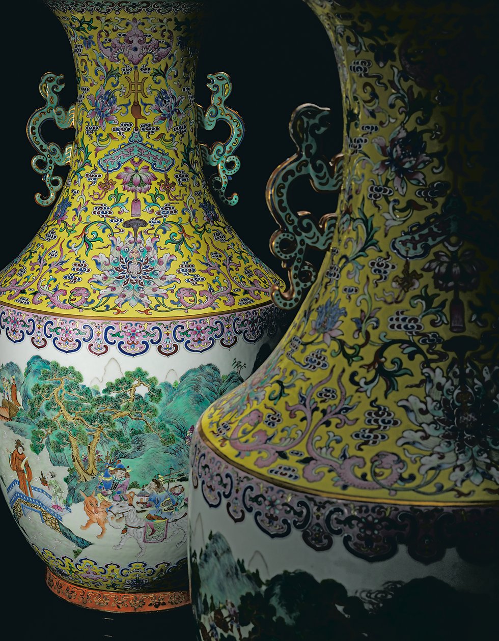 Ein Paar kaiserlicher Famille-Rose-Vasen von Qing Dynasty   Jiaqing Period Chinese School