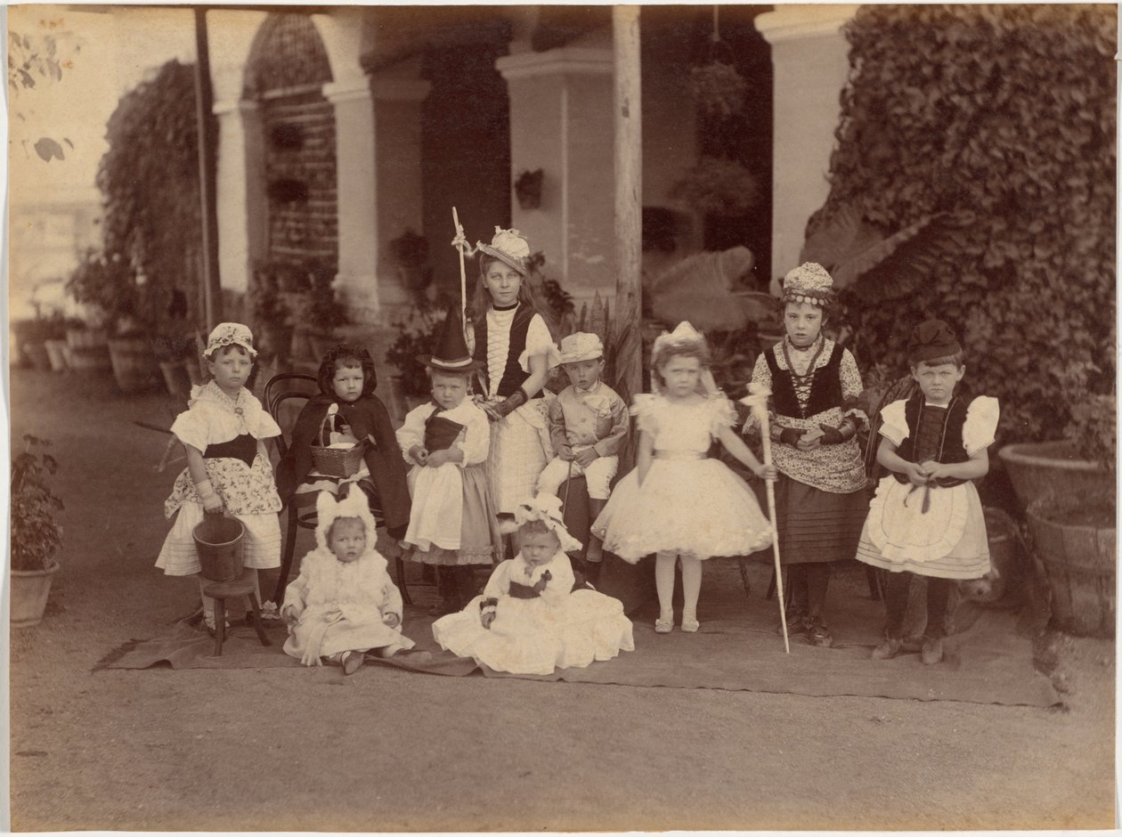 Fantasiegruppe mit Kindern, Indore von Raja Deen Dayal