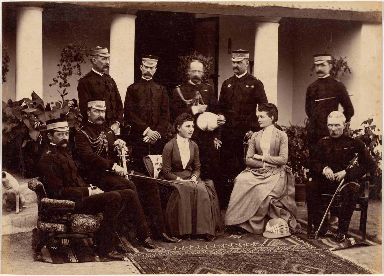Der Herzog und die Herzogin von Connaught mit Oberst Adam, Hauptmann H. V. Benett, Oberst Becher, General Knowles, Hauptmann Herbert, Oberst Cavaye, Frau Cavaye und General R. Gellispie, Mhow von Raja Deen Dayal