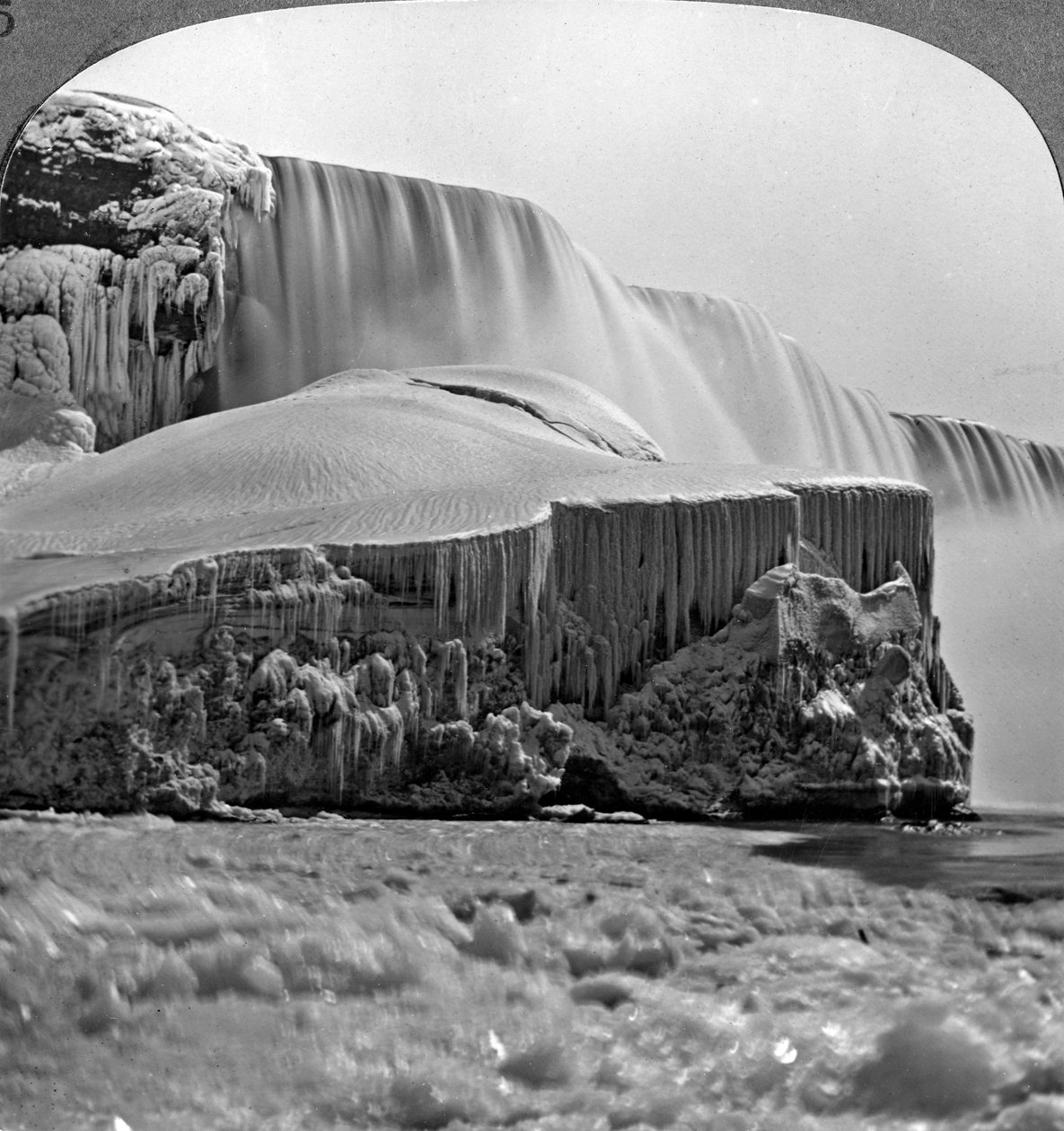 American Falls, Niagarafälle, im Winter, New York, USA von Realistic Travels Publishers