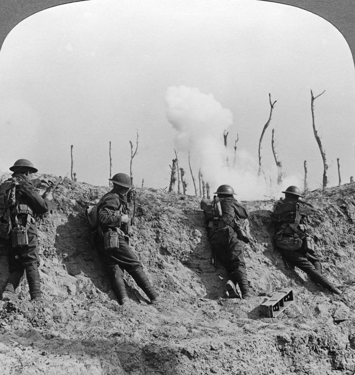 Schlachtfeldszene, Passchendaele, Belgien, Erster Weltkrieg, 1914-1918 von Realistic Travels Publishers