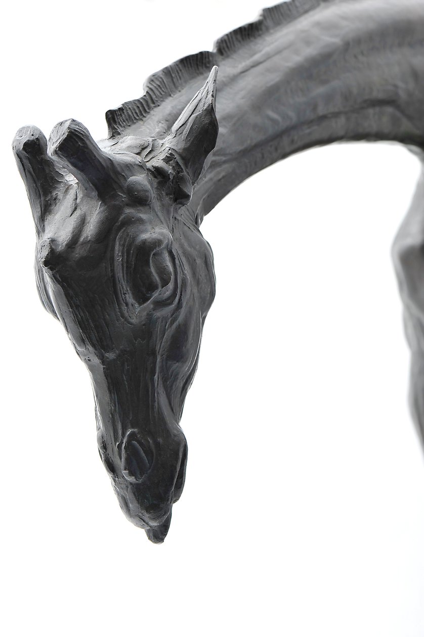 Große Giraffe mit gesenktem Kopf, modelliert 1909-10, gegossen vor 1913 von Rembrandt Bugatti