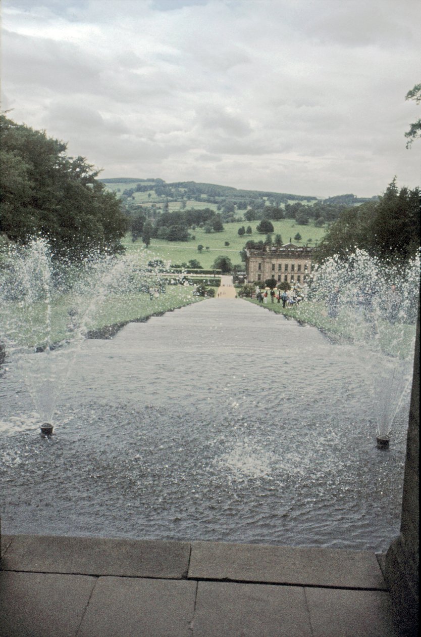 Chatsworth House vom oberen Ende des Wasserfalls, Derbyshire, ca. 1980er Jahre von Richard Williams