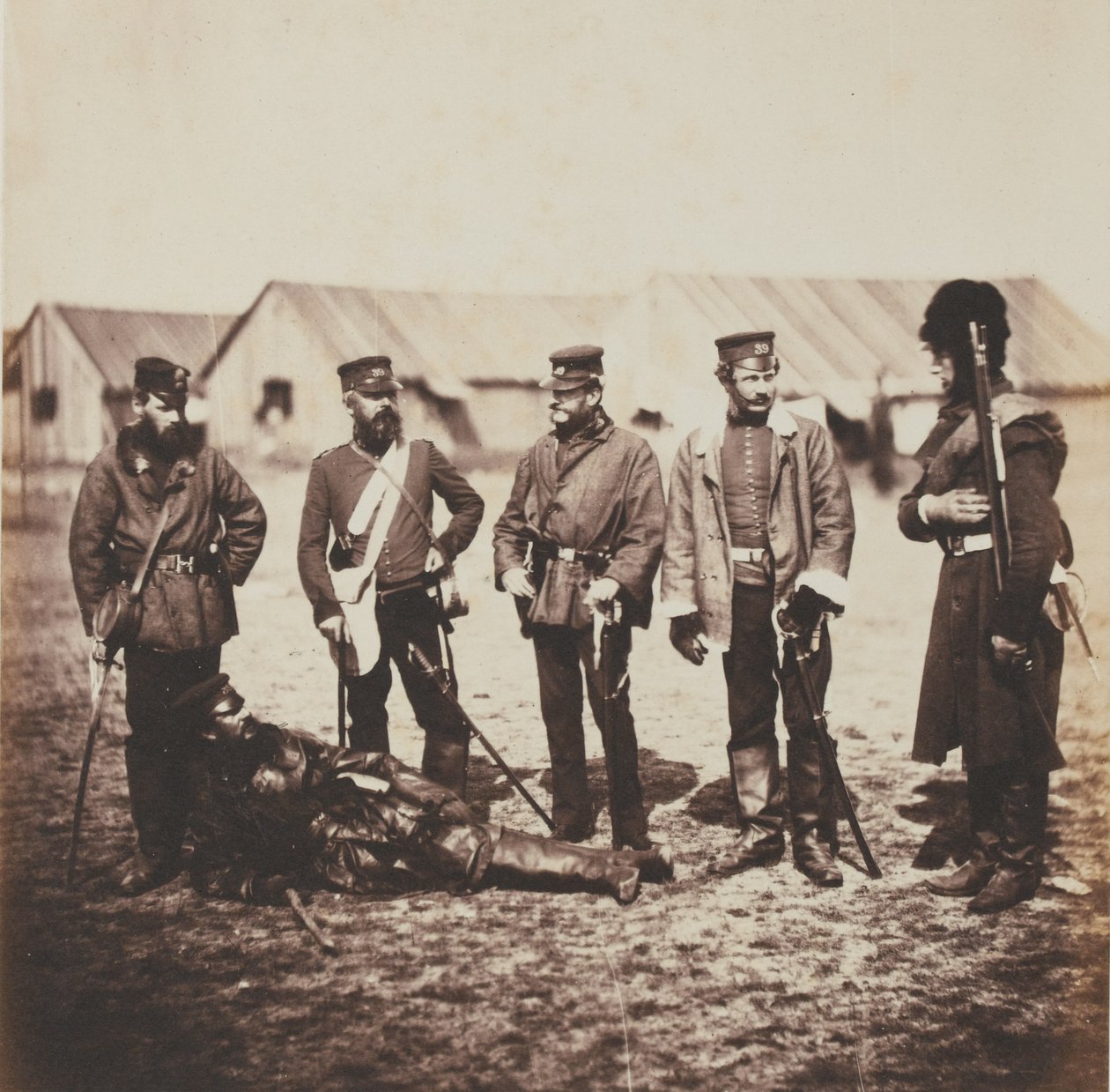 Generalleutnant William Munro und Offiziere des 39. (Dorsetshire) Regiments zu Fuß, aus einem Album mit 52 Fotografien im Zusammenhang mit dem Krimkrieg, 1855 von Roger Fenton