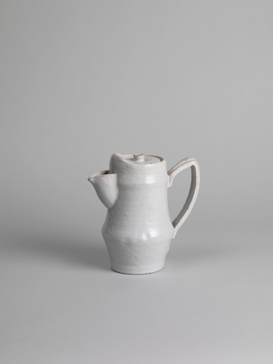 Weiß zinn glasierte Kaffeekanne, 1914-15 von Roger Eliot Fry