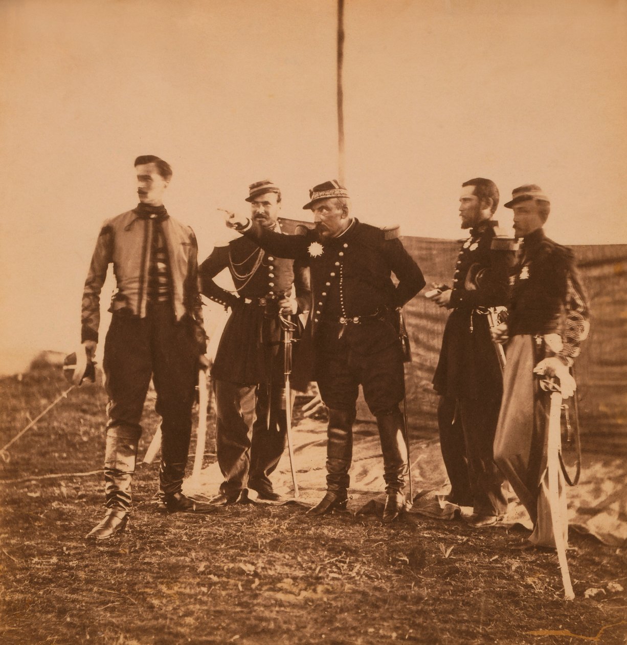 Französischer General Pierre Bosquet gibt Befehle an seinen Stab, Krimkrieg, Krim, Ukraine von Roger Fenton