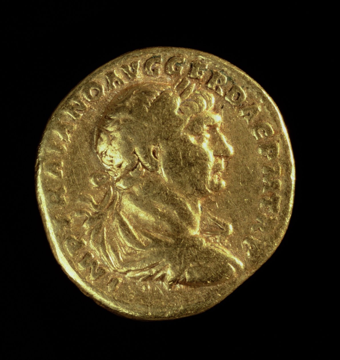 Aureus (Vorderseite) mit dem drapierten Büste von Trajan (AD 98-AD 117) mit einem Lorbeerkranz von Roman