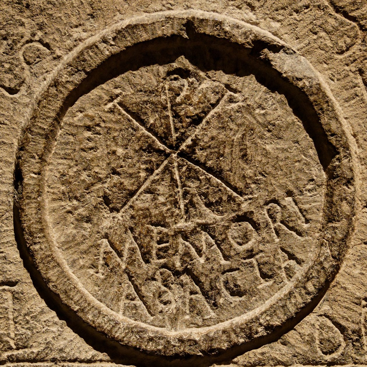 (Detail) von einem Altarstein, der eine Abkürzung für den Namen Jesu Christi darstellt, Nordafrika, ca. 4. Jahrhundert n. Chr. von Roman
