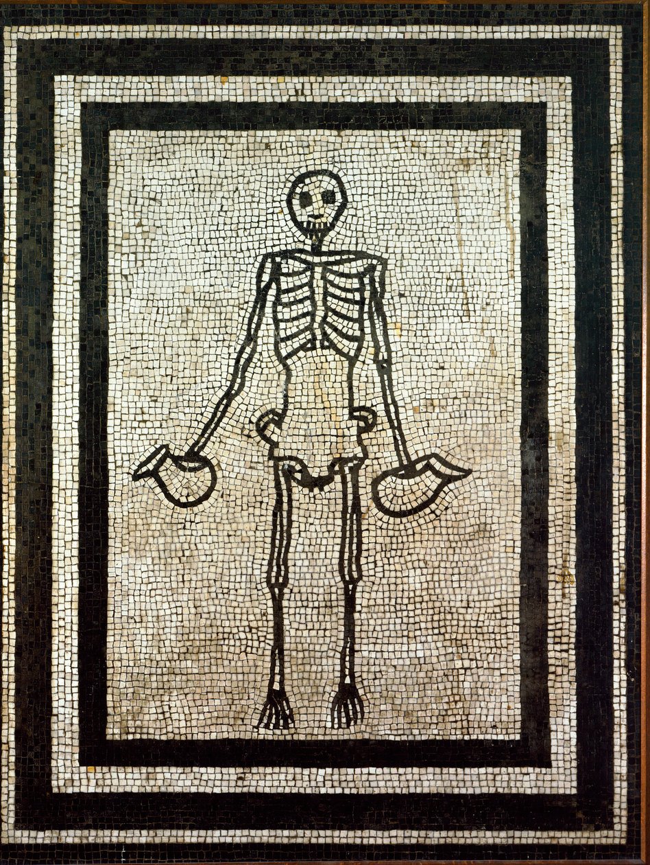 Römische Kunst: Skelett, das zwei Krüge hält. Mosaik des 1. Jahrhunderts. Neapel, Museo Nazionale Archeologico - Römische Kunst: Skelett, das zwei Krüge hält. Mosaik des 1. Jahrhunderts aus Pompeji. Nationales Archäologisches Museum, Neapel, Italien von Roman