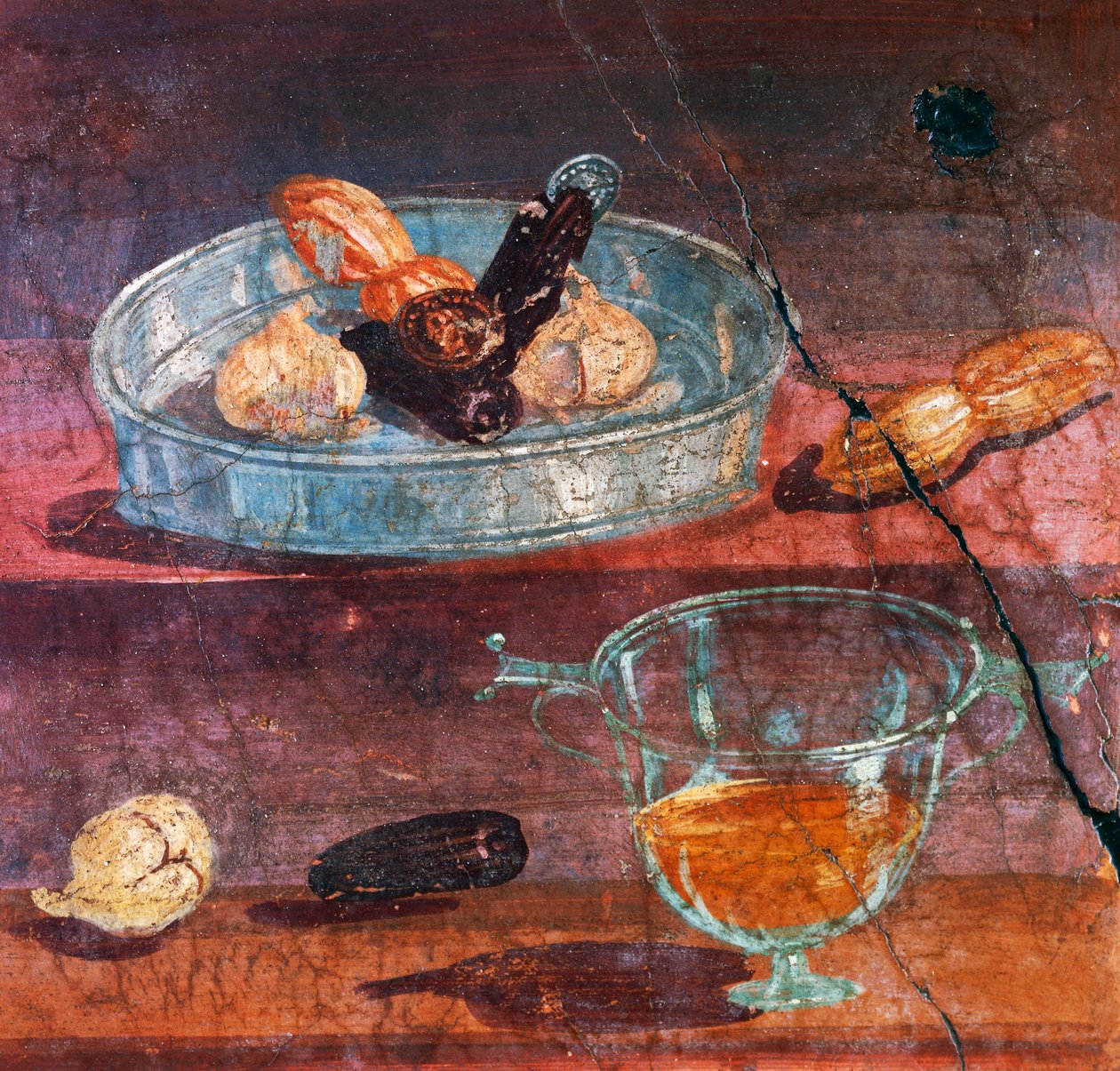 Stillleben mit Knoblauch, Datteln und Honig, zwei Gold- und Silbermünzen zwischen Früchten, Wandmalerei aus dem Haus der Hirsche, Herculaneum (Unesco-Welterbeliste) von Roman