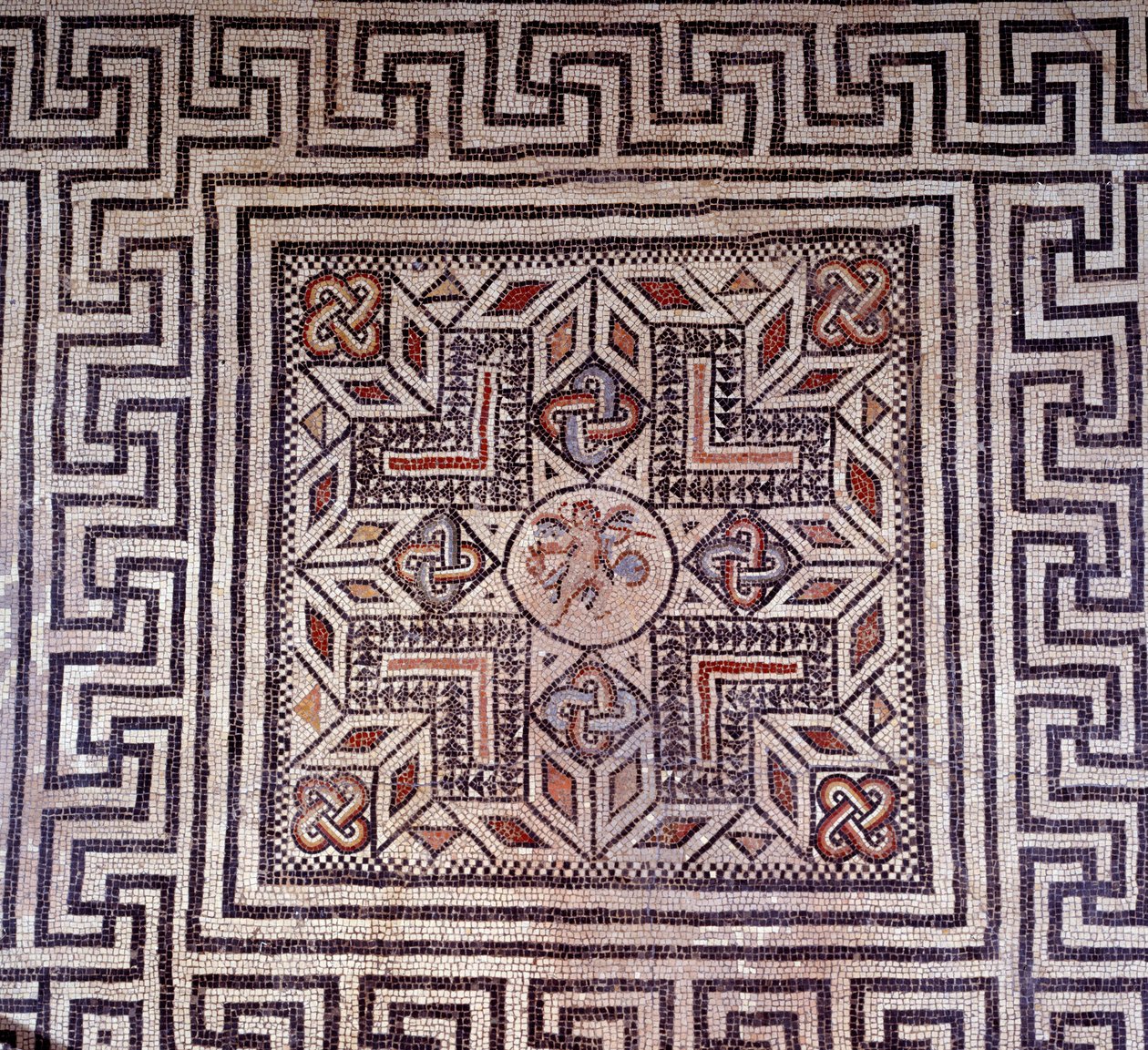 Römische Kunst: Mosaik mit geometrischen Figuren, Nimes, Archäologisches Museum von Roman Roman