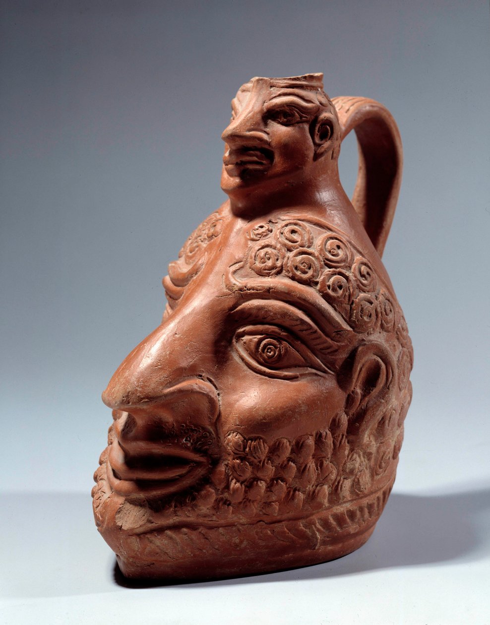 Römische Kunst: Terrakottavase in Form eines Doppelkopfes von Roman Roman