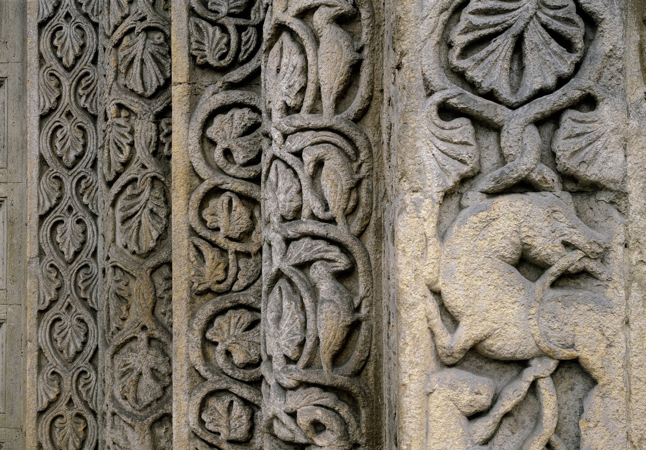 Dekorative Details der Fassade der Basilika, Anfang des 12. Jahrhunderts von Romanesque