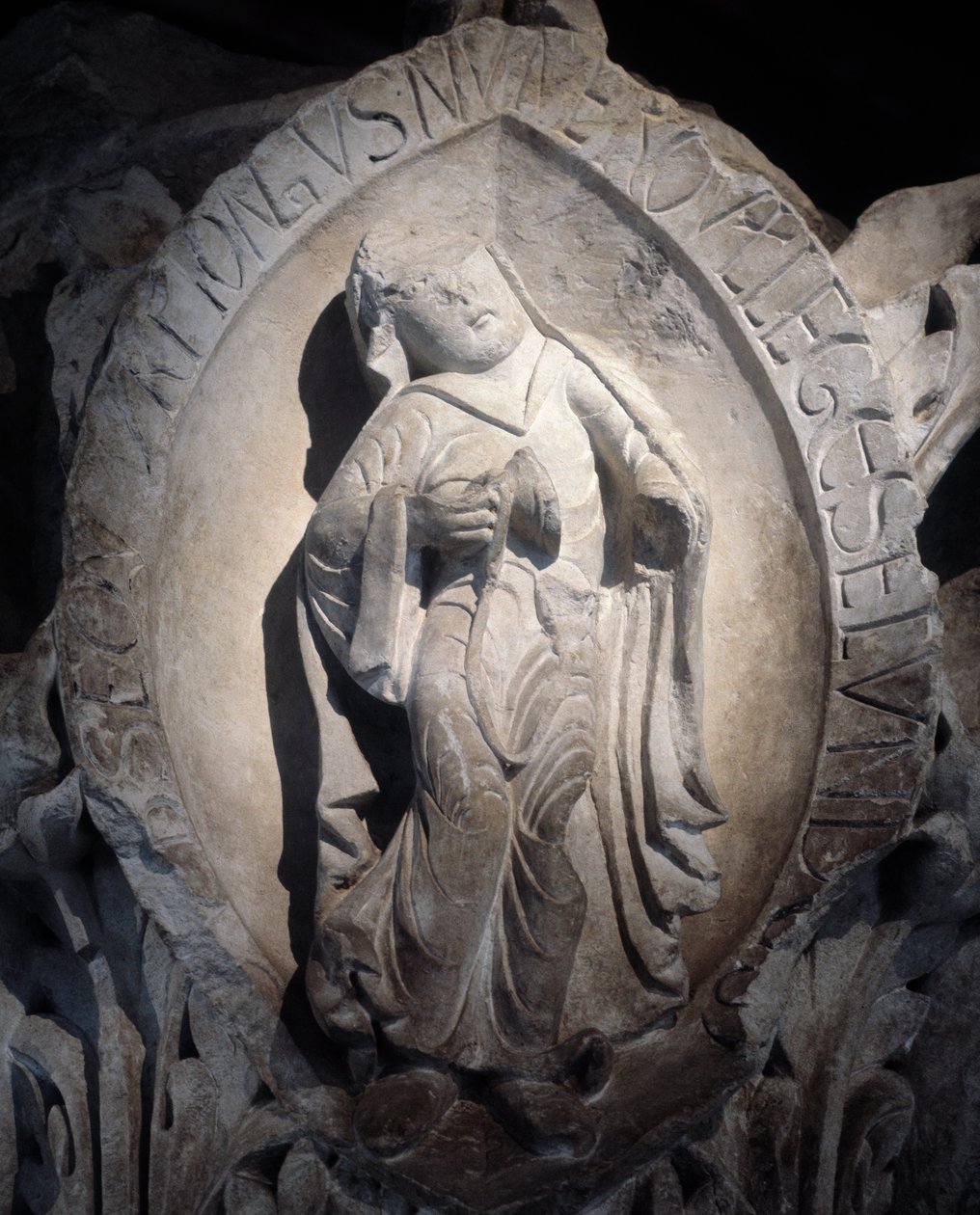 Töne des gregorianischen Gesangs: der zweite Ton, Kapital des Chors (Skulptur) von Romanesque