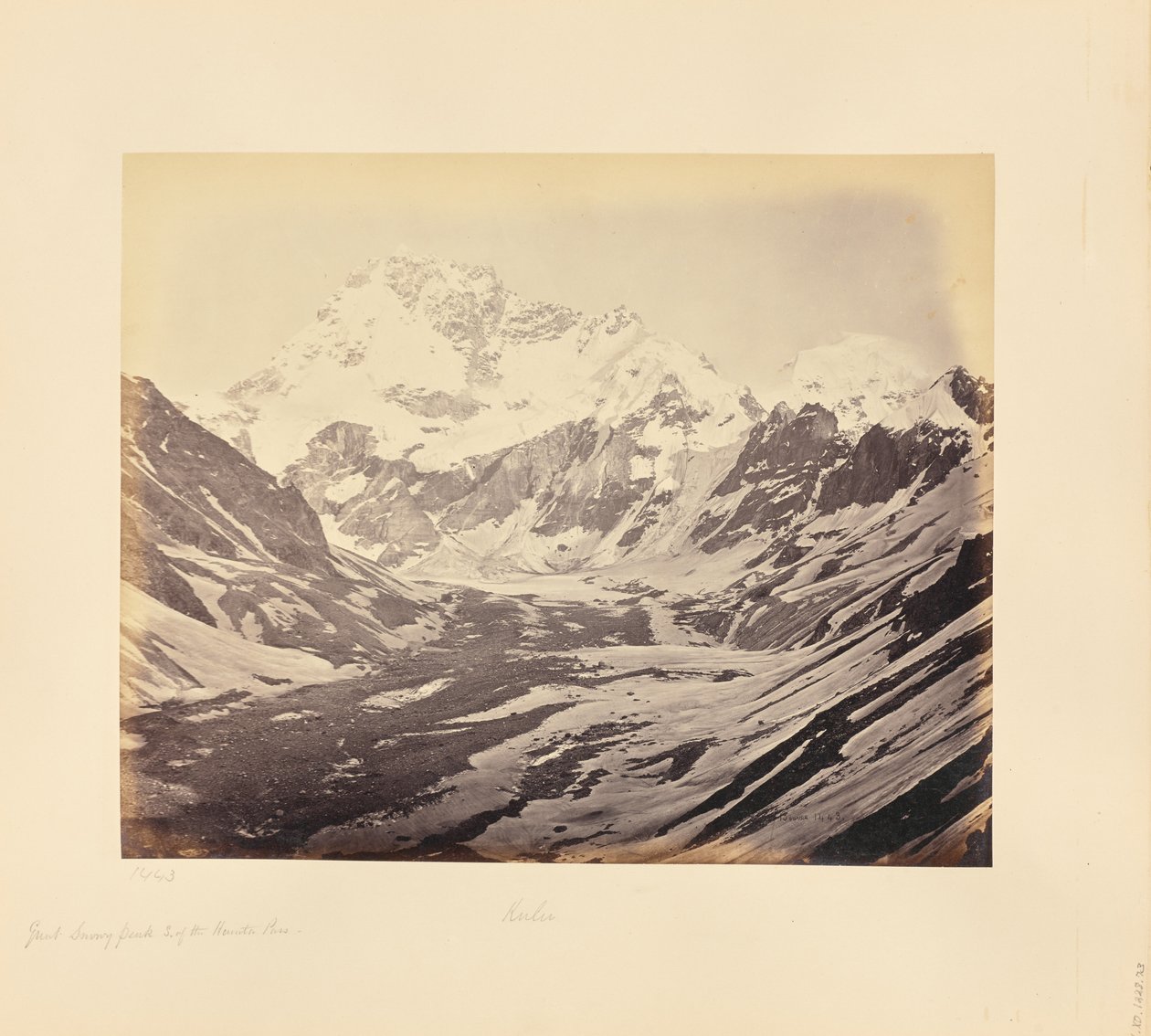 Großer schneebedeckter Gipfel südlich des Hampta-Passes von Samuel Bourne