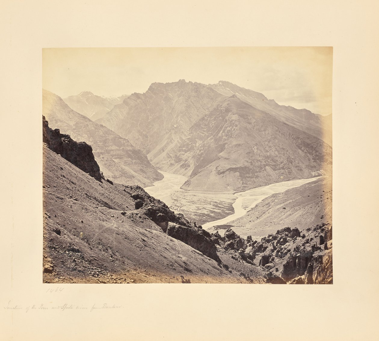 Der Zusammenfluss von Peen und Spiti, von Dunkar aus gesehen von Samuel Bourne