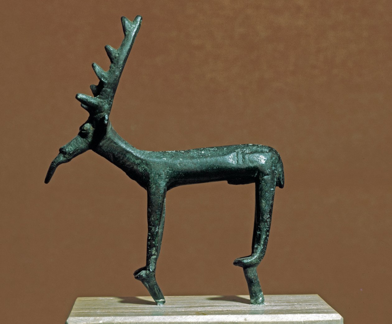 Nuragische Kultur (Nuraghi) Sardinien: Bronzestatuette eines Iglesias-Hirsches. 8.-7. Jahrhundert v. Chr. Cagliari, Museo Nazionale Archeologico, Sardinien, Italien von Sardinia Nuragic Civilization