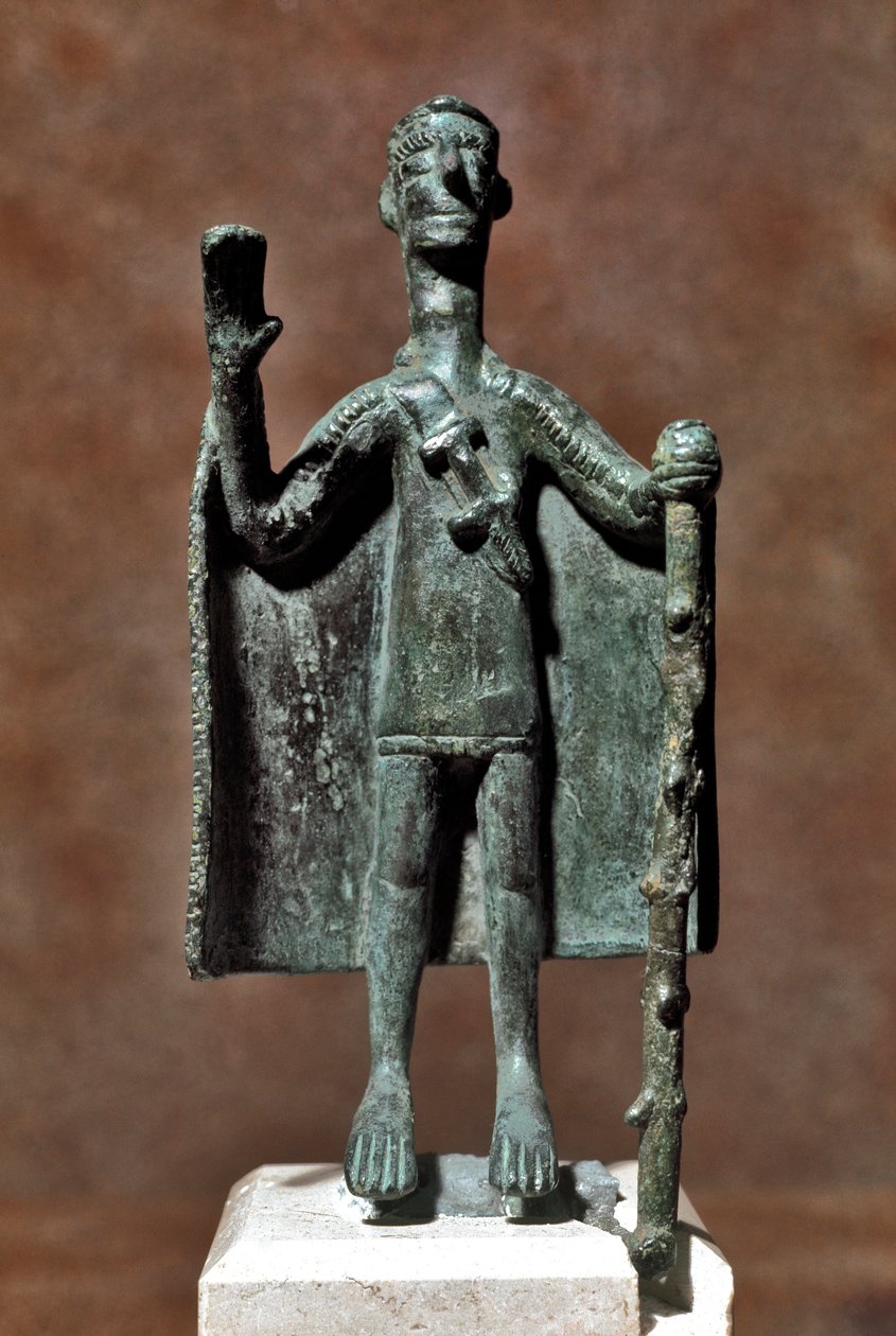 Nuragische Kultur (Nuraghi) Sardinien: Bronze-Statuette eines Reisenden mit einem Stock und einem Umhang. 8.-7. Jahrhundert v. Chr. Cagliari, Museo Nazionale Archeologico, Sardinien, Italien von Sardinia Nuragic Civilization