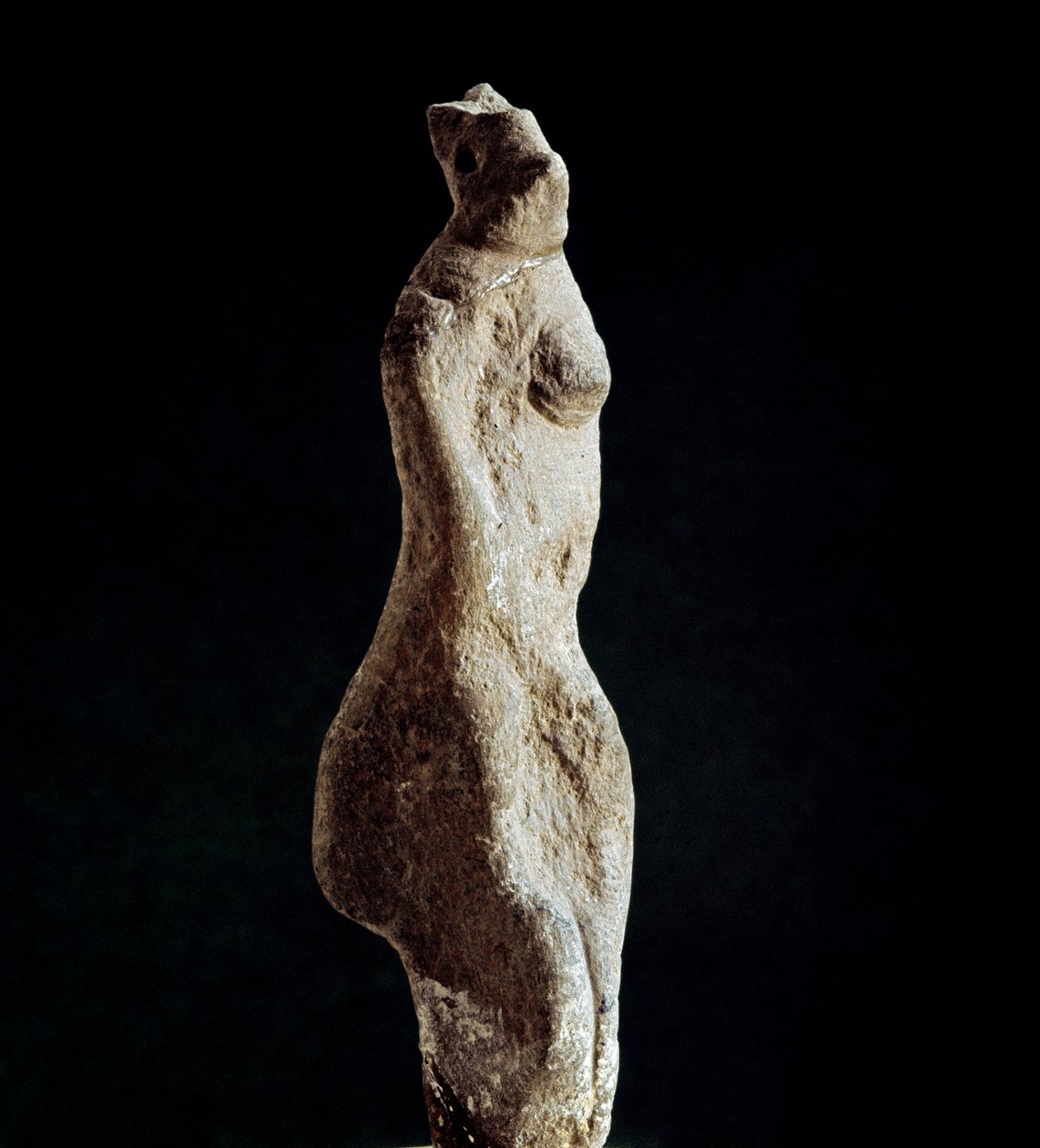 Nuragische Kultur (Nuraghi) Sardinien: Kalkstein-Statuette der Venus steatopygic (unterer Rückenform) (Venus von Macomer), aus Macomer, nahe Nuoro. Datierung aus der pränuragischen Zeit (25.-18. Jahrhundert v. Chr.). Eneolithikum. Cagliari, Museo Nazionale von Sardinia Nuragic Civilization