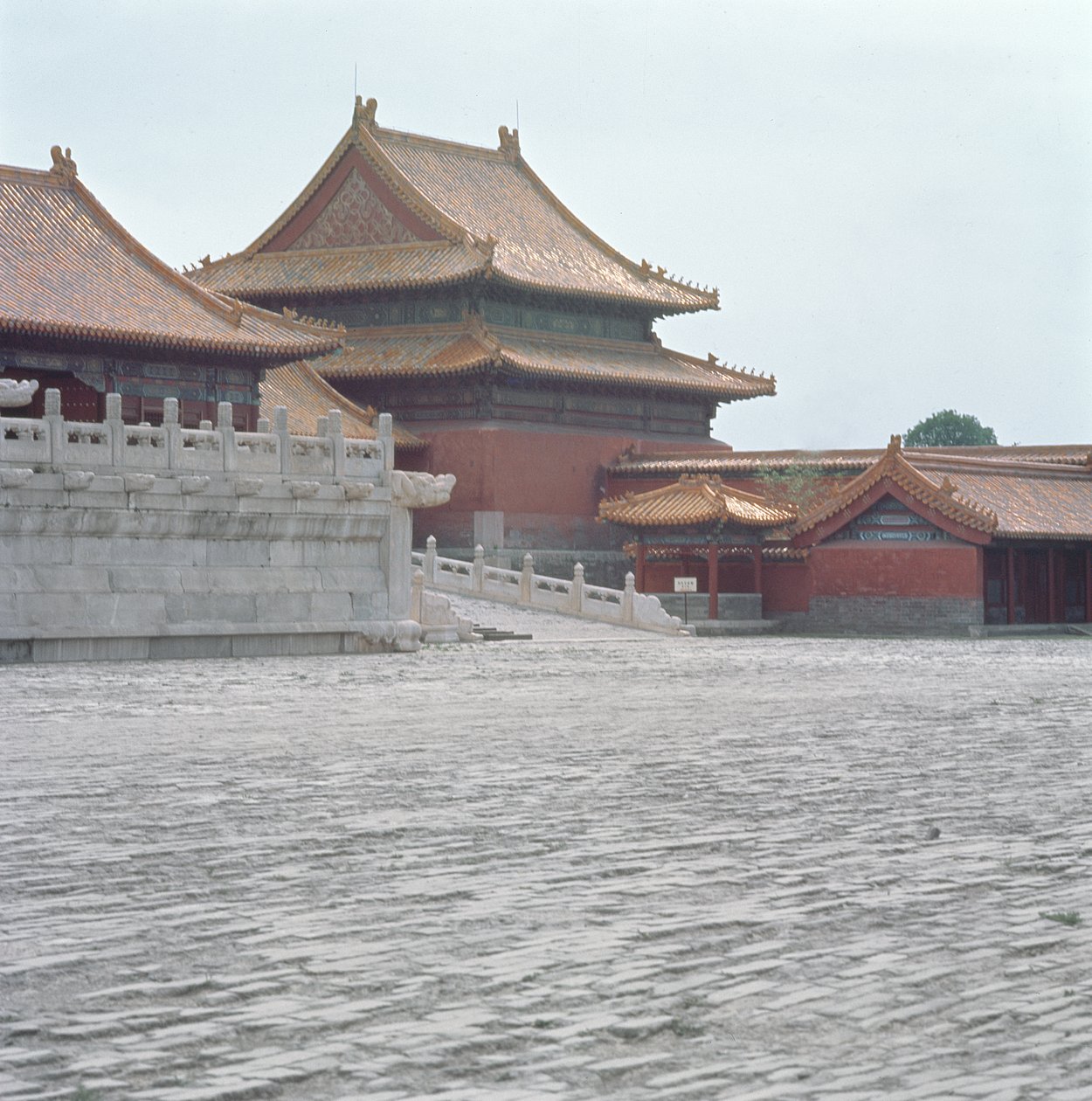 Pavillon mit doppeltem Dach und Marmorterrasse, Ming-Dynastie von School Chinese