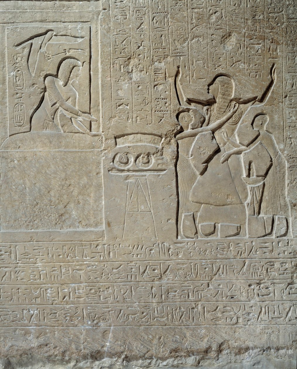 Ägyptische Antiquität: Relief in Kalkstein von Hormin: Sethos I. verteilt Tapferkeitskragen an Hormin, Leiter des königlichen Harems. 19. Dynastie (1295-1186 v. Chr.). Louvre, Paris von School Egyptian