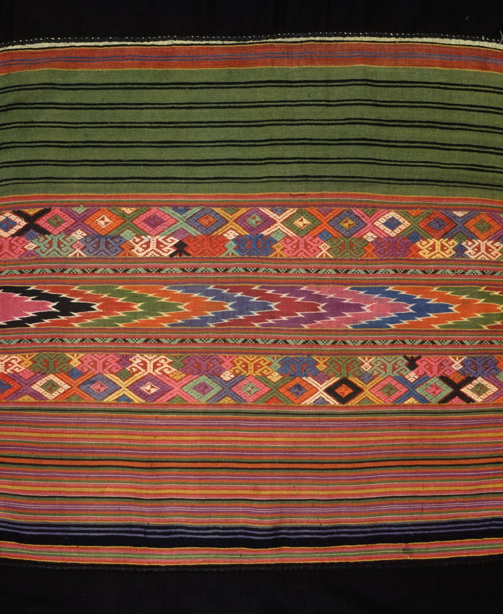 Detail des Tai Lu Stoffes von School Thai