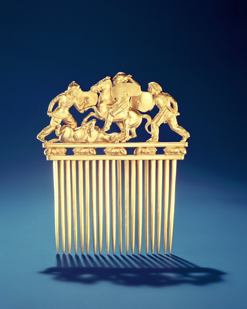 Vorderseite eines skythischen Kamms, aus dem Solokha-Grabhügel, Steppe (Gold) von Scythian