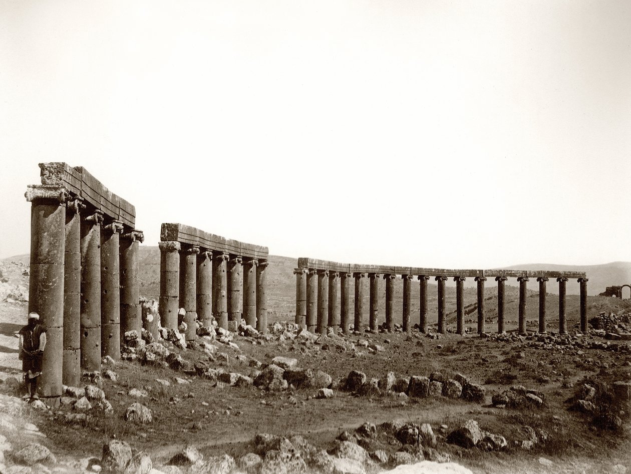 Die ovale Säulenpiazza von Nordwesten, Jerash, 1867 von Sergeant Henry Phillips