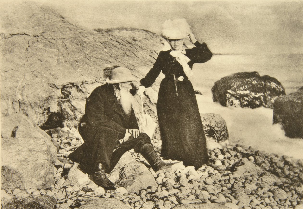 Der russische Autor Leo Tolstoi und seine Frau Sophia am Schwarzen Meer, Krim, Russland, 1902 von Sophia Andreevna Tolstaya