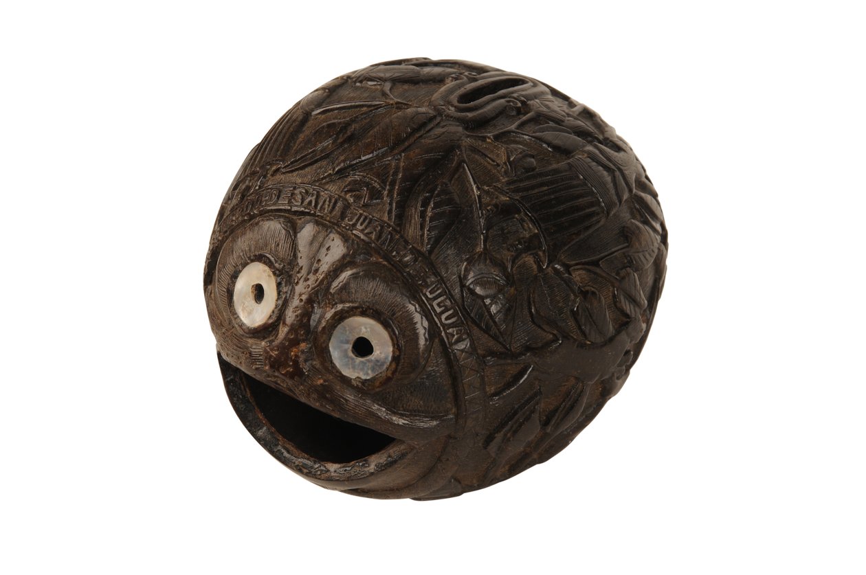 Geschnitzte Kokosnuss-Spardose Bugbear, Spanische Kolonialzeit, ca. 1800 von Spanish School