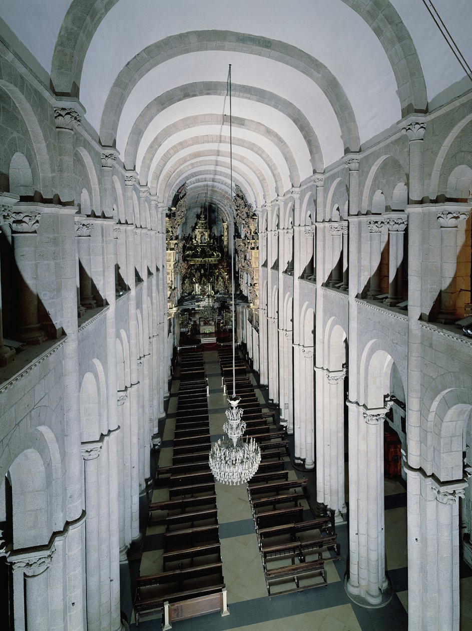 Innenraum der Kathedrale begonnen 1078 von Spanish School
