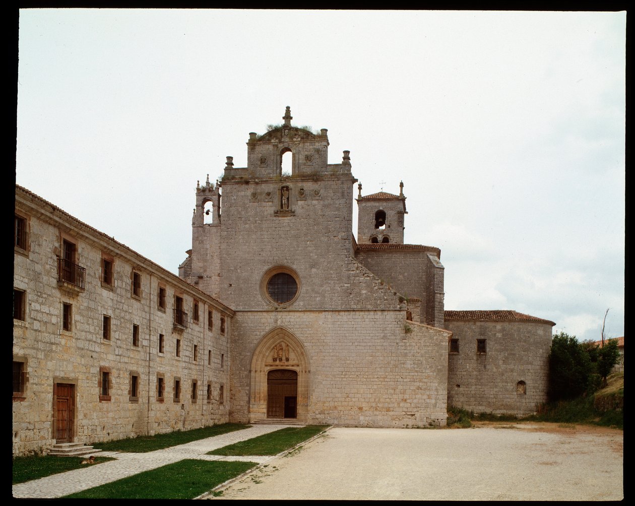 Ansicht des Klosters San Pedro de Cardena, wo die Überreste von El Cid und Dona Jimena liegen von Spanish School