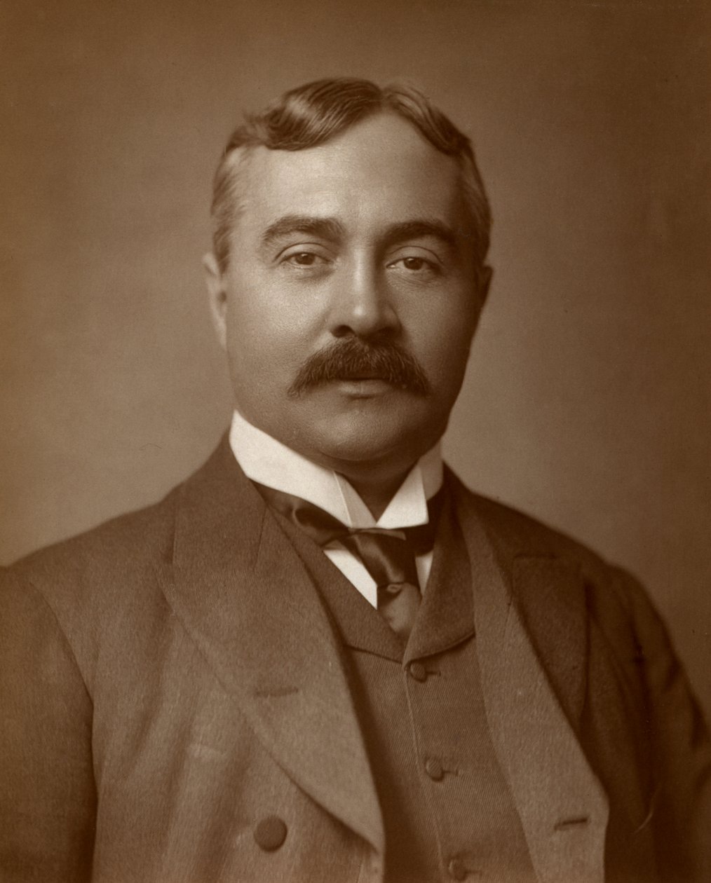 Herbert Standing, britischer Schauspieler, 1883 von St James