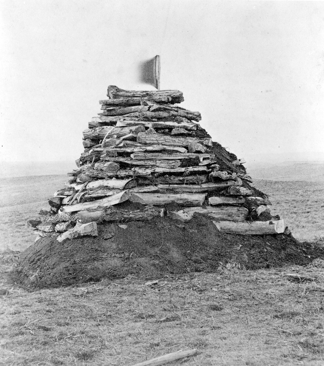 Denkmal mit Knochen auf Custer