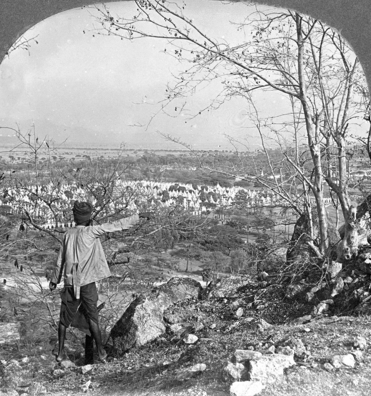 Gesamtansicht über die 450 Pagoden vom Mandalay Hill, Burma von Stereo Travel Co