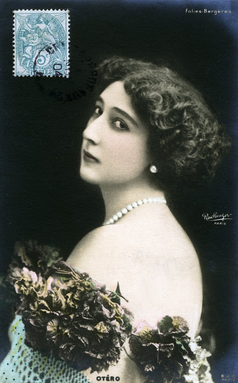 Die schöne Otero mit den Folies Bergère, Postkarte Anfang 20. Jahrhundert. (Foto) von Studio Reutlinger