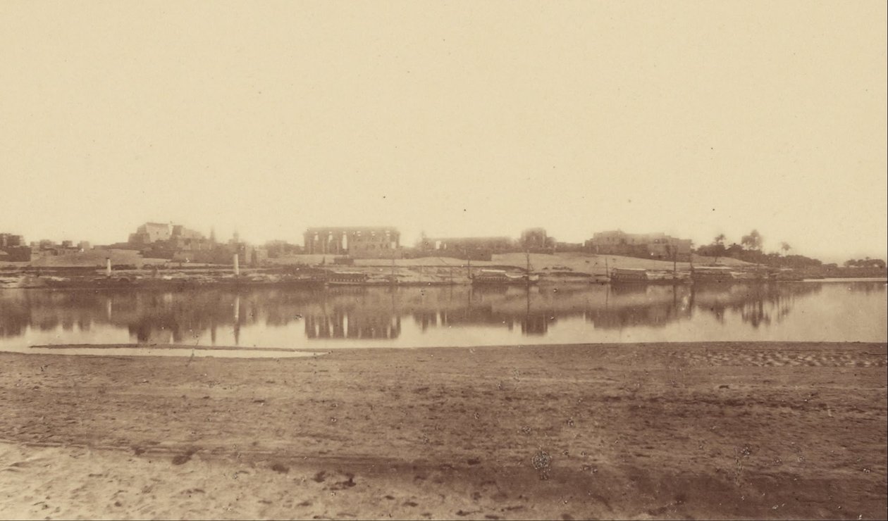 (Überblick über Luxor von der gegenüberliegenden Uferseite) von Théodule Devéria