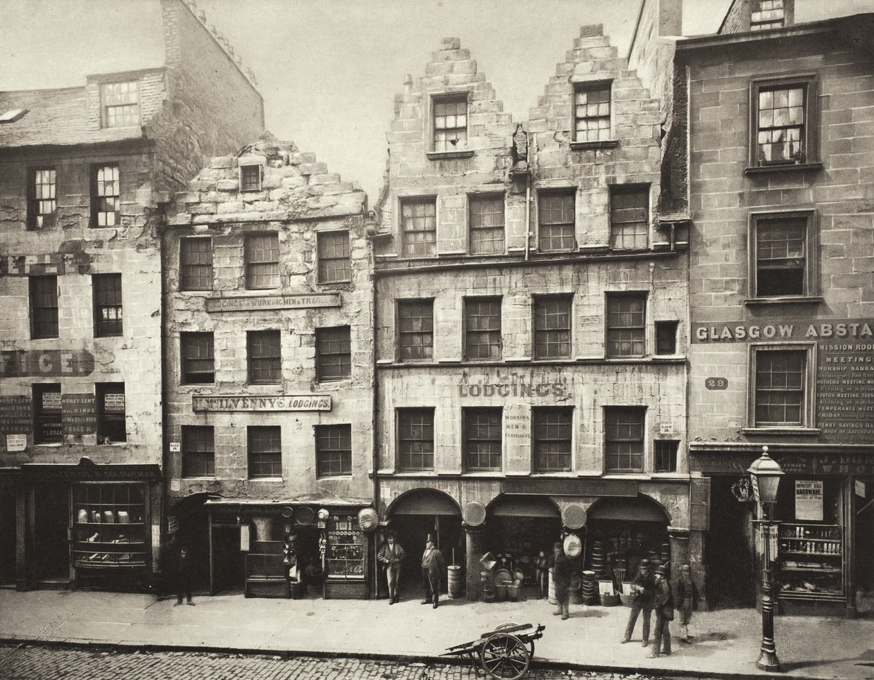 Alte Gebäude in der High Street, Nr. 17-27 von Thomas Annan