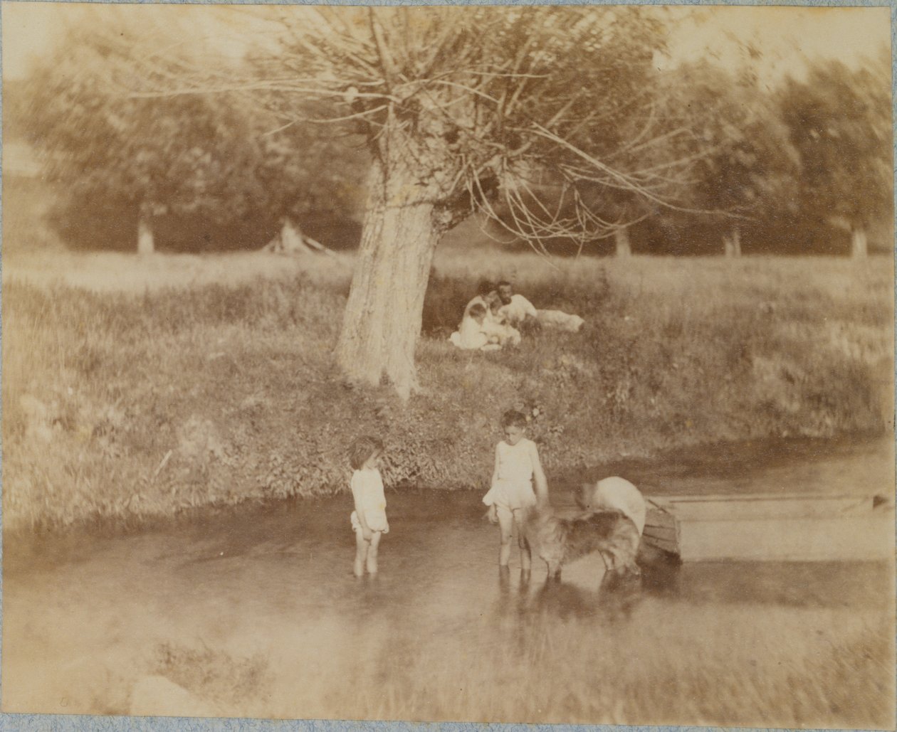 [Drei Kinder und ein Hund spielen im Bach, 4. Juli 1883], 1883 von Thomas Eakins