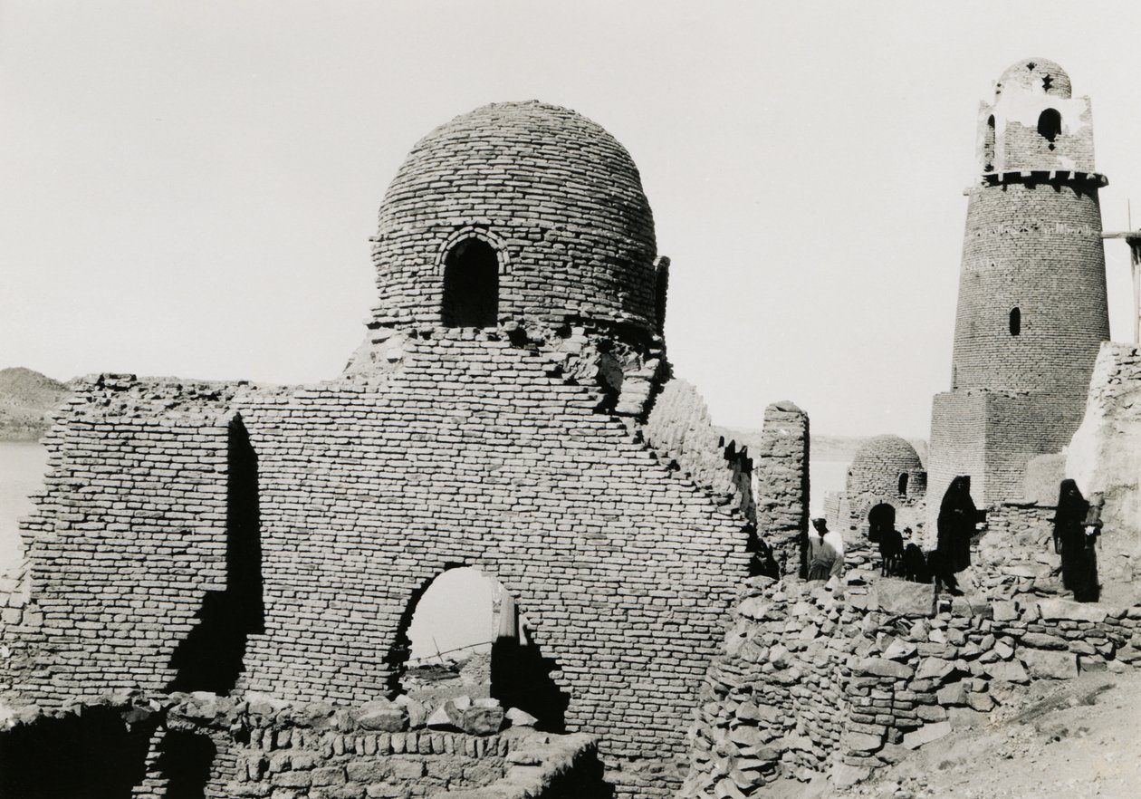 Minarett von al-Mashhad al-Bahari und Ruinen der Moschee, nahe Assuan, Ägypten, Fotografie von Ugo Monneret de Villard von Ugo Monneret de Villard
